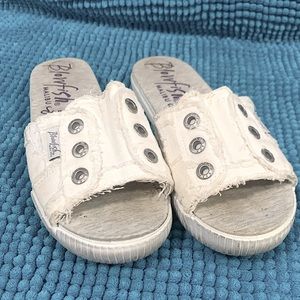 Blowfish distressed slides ❤️